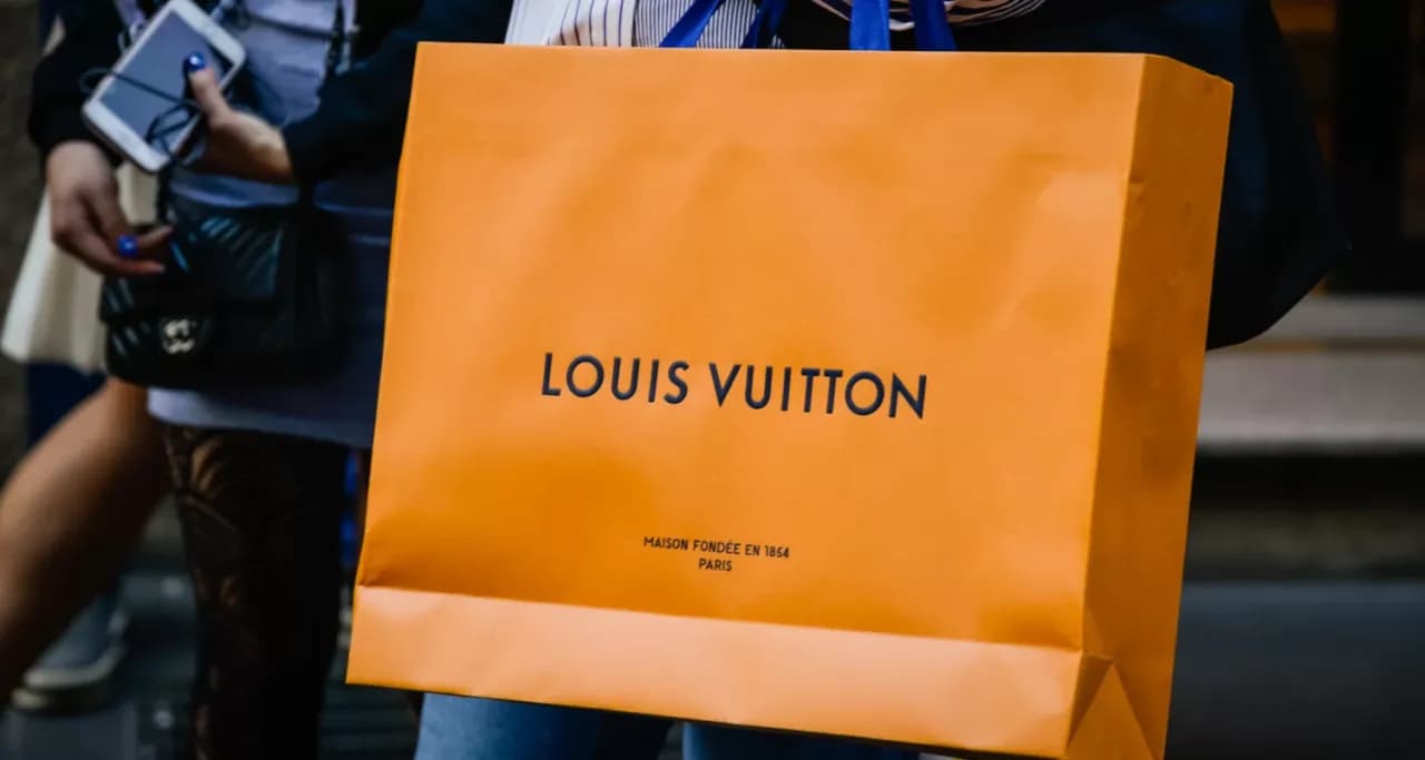 Jak rozpoznać oryginał szala Louis Vuitton i uniknąć podróbek